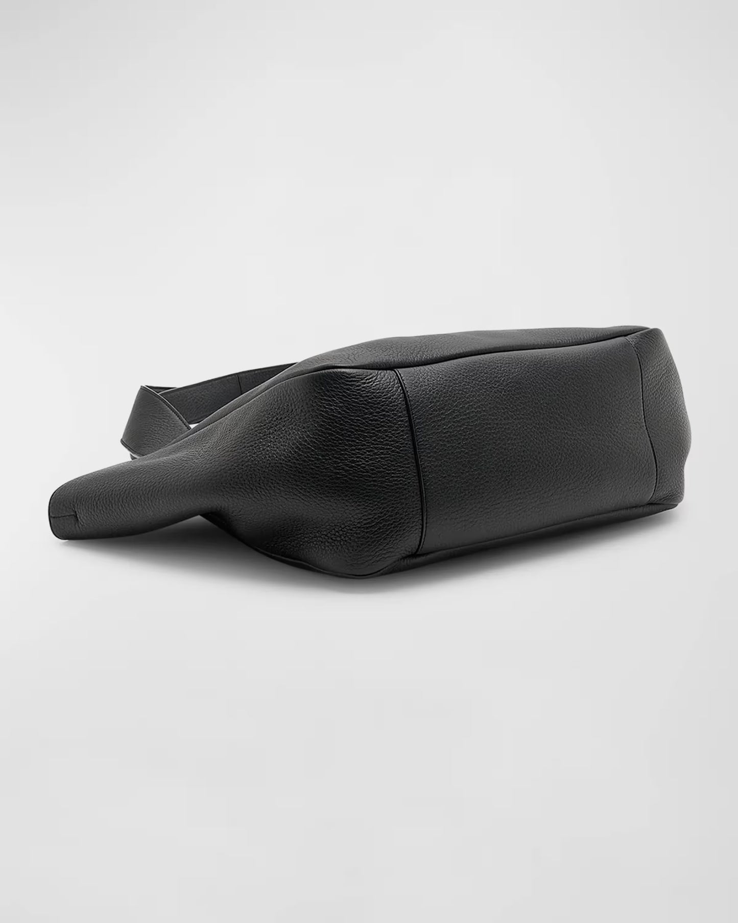 SAINT LAURENT Le 5 À 7 Bea Shoulder Bag